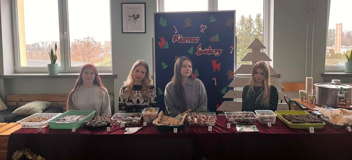 Mikołajkowy kiermasz wypieków, zimowa herbatka i wspólne ubieranie choinki w Jagielle! 