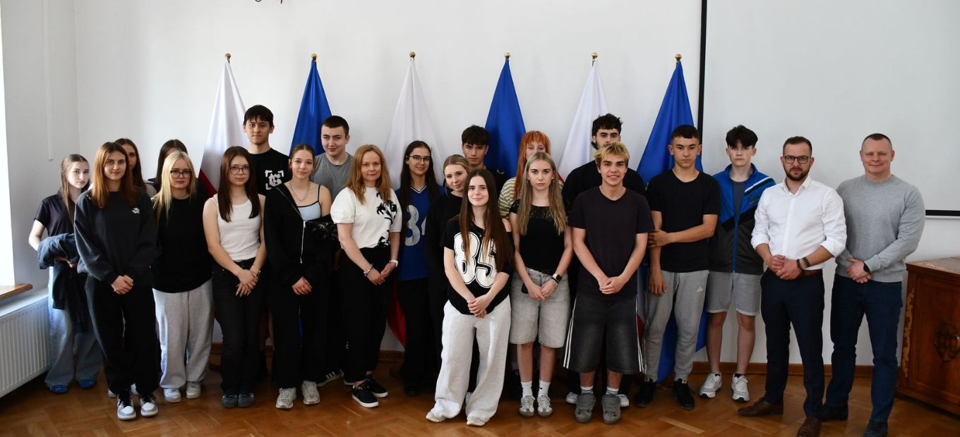 Uczniowie „Jagiełły” poznają pracę miejskiego samorządu – edukacja obywatelska w praktyce