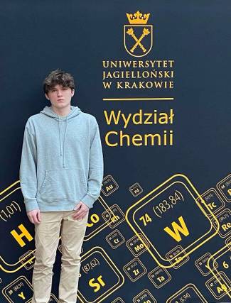 Sukces Adriana Mąki w Olimpiadzie Wiedzy Chemicznej Uniwersytetu Jagiellońskiego 