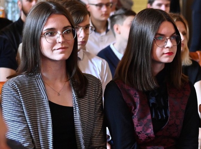 Uczennice „Jagiełły” na podium siedemnastej edycji konkursu historycznego „Ocalmy naszą przeszłość”
