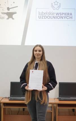 Uczennica I LO w Krasnymstawie, Monika Chodorowska - stypendystką programu stypendialnego "Lubelskie wspiera uzdolnionych 2021-2023" 
