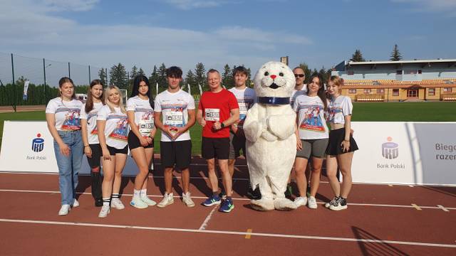Sport i cel charytatywny – nauczyciele i uczniowie z "Jagiełły" na 7. PKO Biegu Charytatywnym