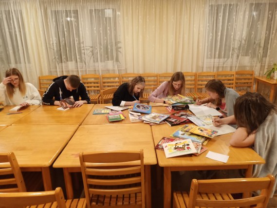  Świąteczna zbiórka książek w Internacie
