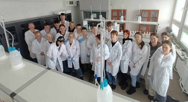 „W krainie chromu i manganu" – warsztaty chemiczne na UMCS