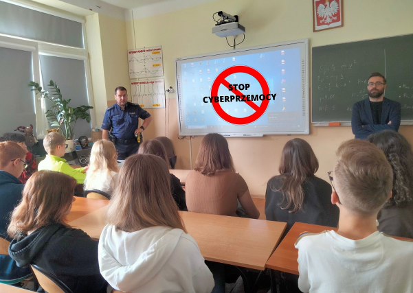 „Cyberprzemoc i hejt w internecie” – spotkanie pierwszoklasistów  z policjantem i prokuratorem 