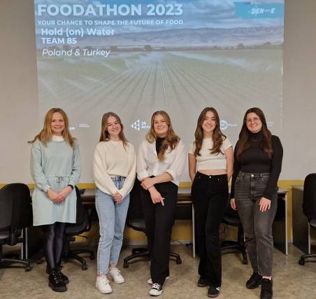 Zespół z „Jagiełły” finalistą Międzynarodowego Konkursu Innowacyjności i Kreatywności Foodathon 2023!