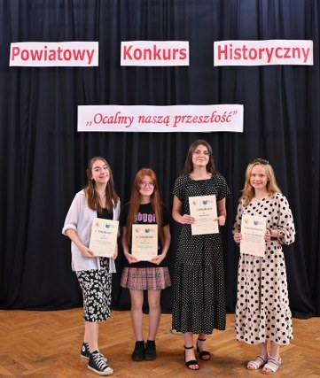 Sukces licealistek z „Jagiełły” w powiatowym konkursie historycznym: „Ocalmy naszą przeszłość”