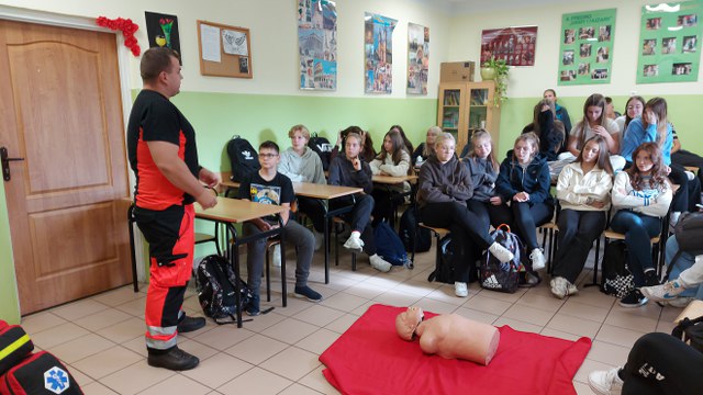 Praktyczne zajęcia z ratownikiem medycznym
