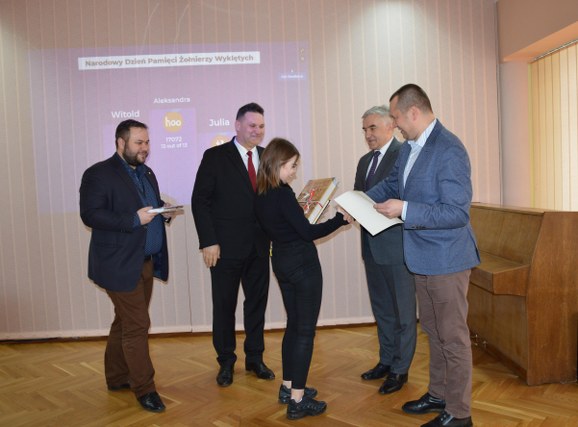 Laureatki II Krasnostawskiego Quizu Historycznego o Żołnierzach Niezłomnych