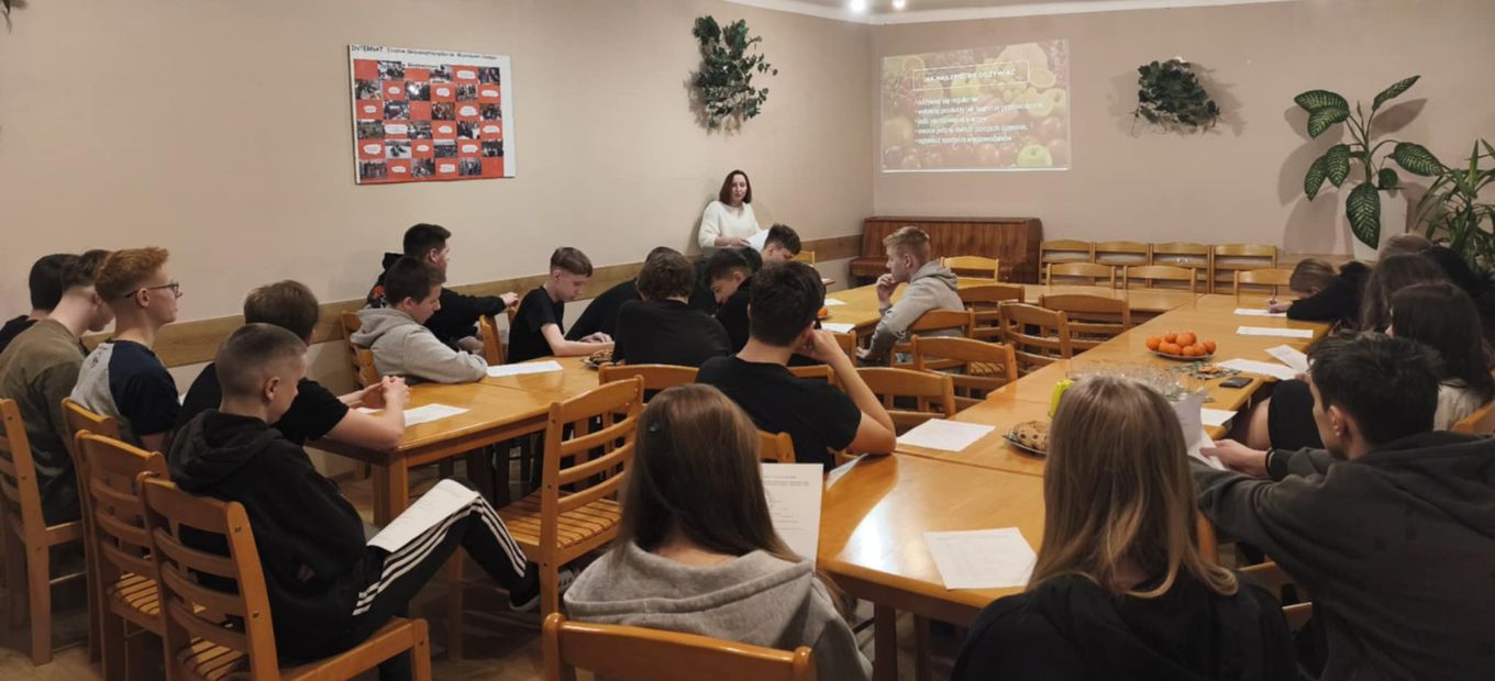 Dobre nawyki na co dzień – jak jedzenie i higiena cyfrowa wpływają na nasze zdrowie? 