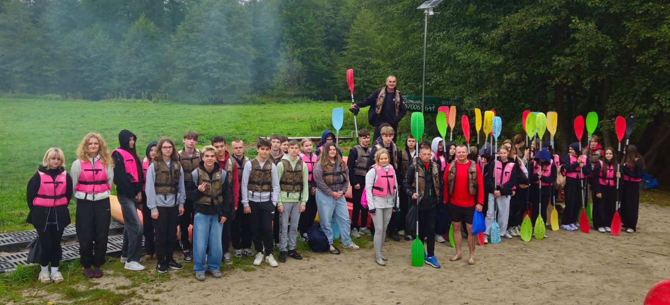 Tradycja na dobry początek roku szkolnego - spływ kajakowy